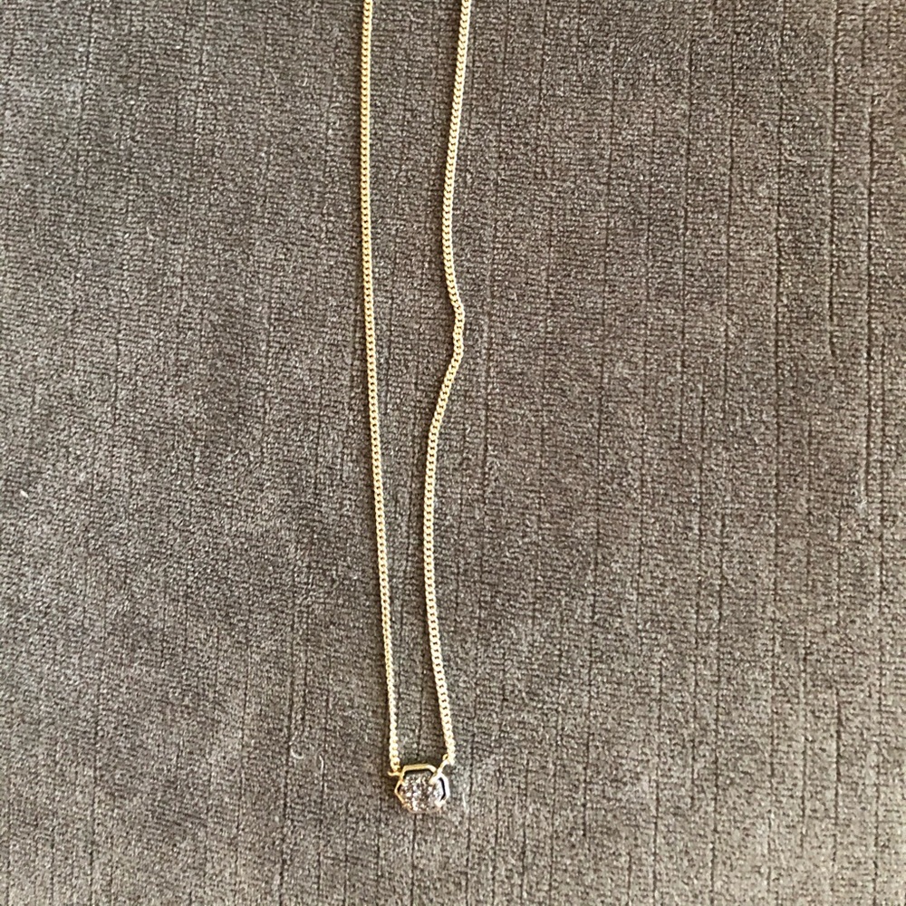 Kendra Scott necklace